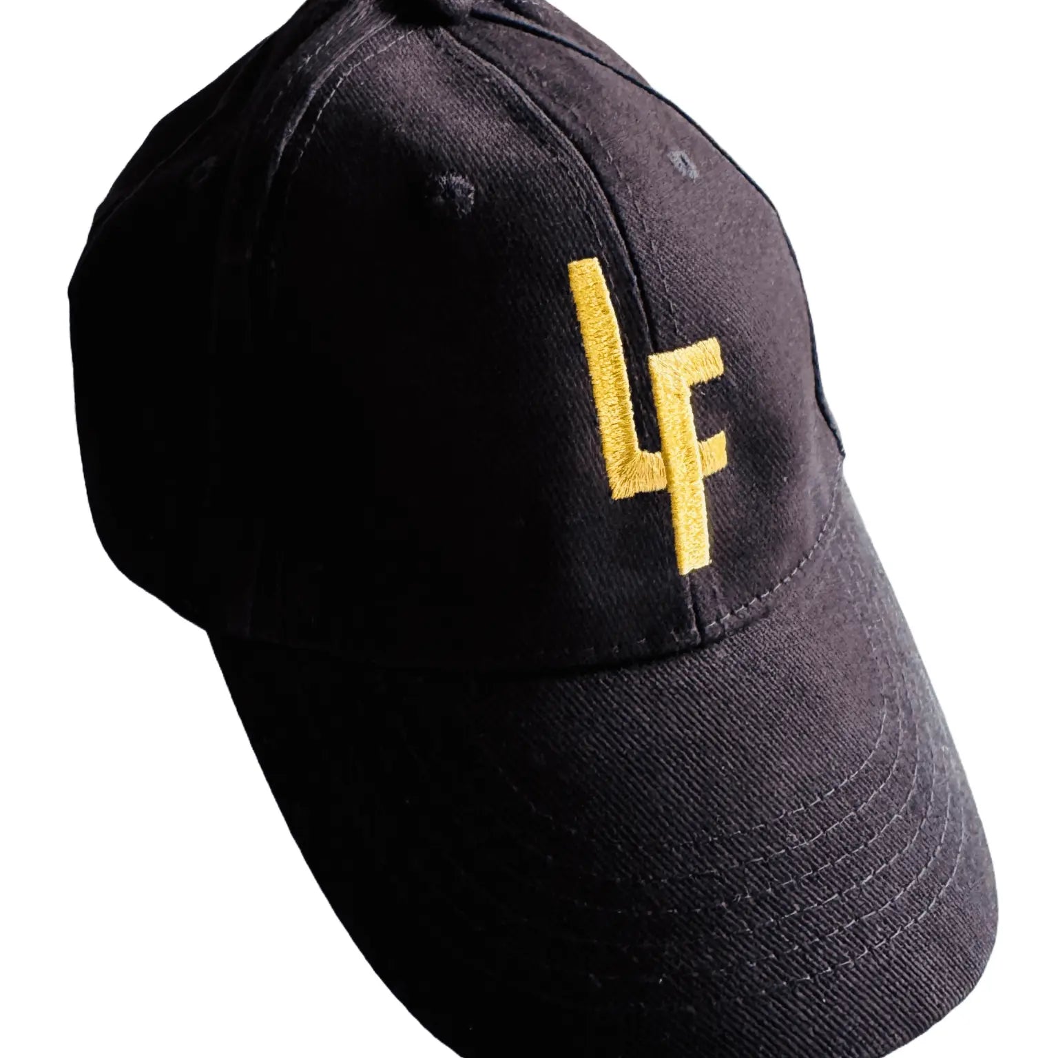 Gorra ovalada de diseño LUXFEEL en color Negro, con el logotipo LF en relieve en la parte frontal
