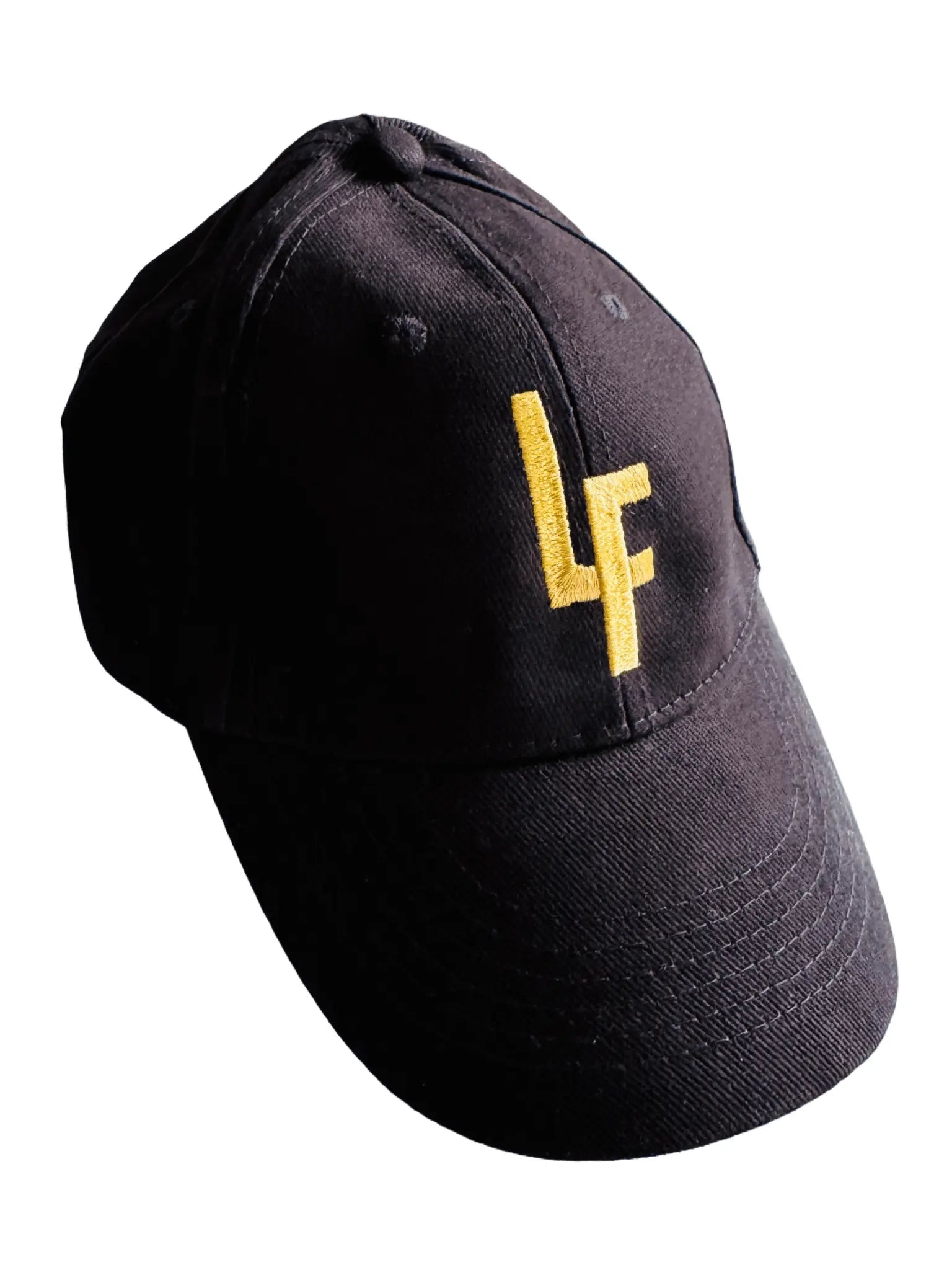 Gorra ovalada de diseño LUXFEEL en color Negro, con el logotipo LF en relieve en la parte frontal