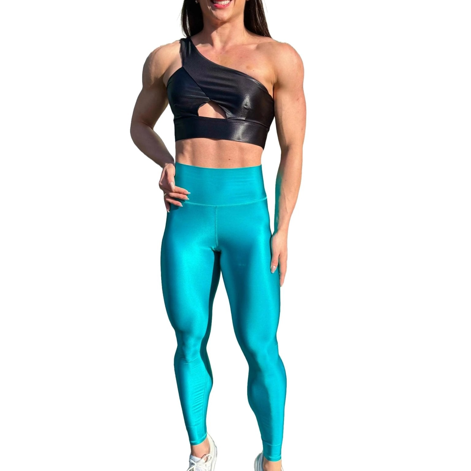 Mujer vistiendo los leggings brillantes de cintura alta Legging Pearl Shine de LUXFEEL en color Azul Capri Brillante, con acabado efecto perla.