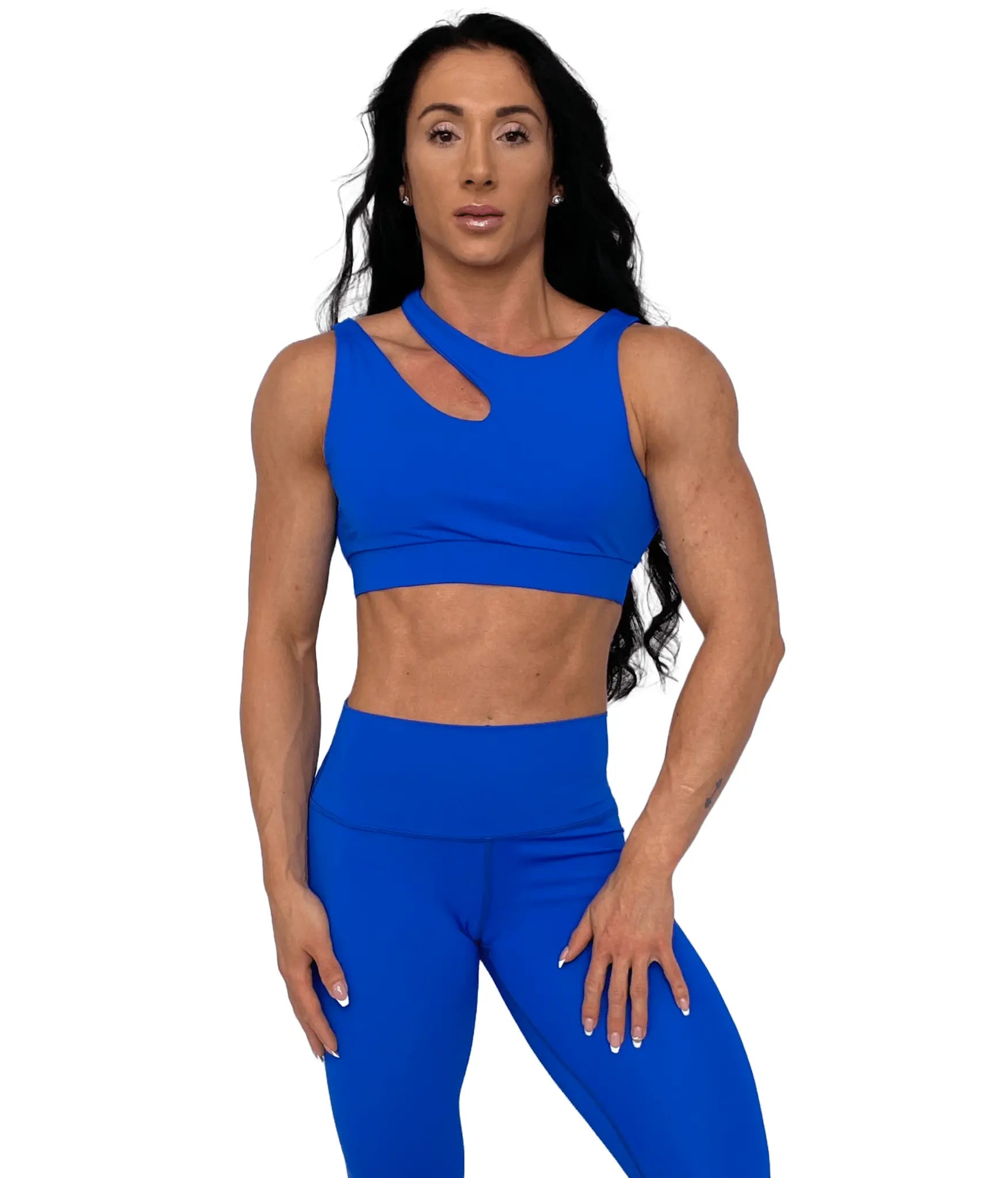 Mujer vistiendo el conjunto deportivo azul de LUXFEEL, compuesto por el top asimétrico Vanesa y el legging escultor Myself.