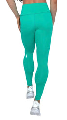 Mujer vistiendo los leggings compresivos de cintura alta Legging Myself de LUXFEEL en color Verde Menta, que ofrecen un efecto segunda piel.