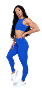 Mujer vistiendo los leggings compresivos de cintura alta Legging Myself de LUXFEEL en color Azul, que ofrecen un efecto segunda piel.