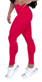 Mujer vistiendo los leggings compresivos de cintura alta Legging Myself de LUXFEEL en color Rosa, que ofrecen un efecto segunda piel.