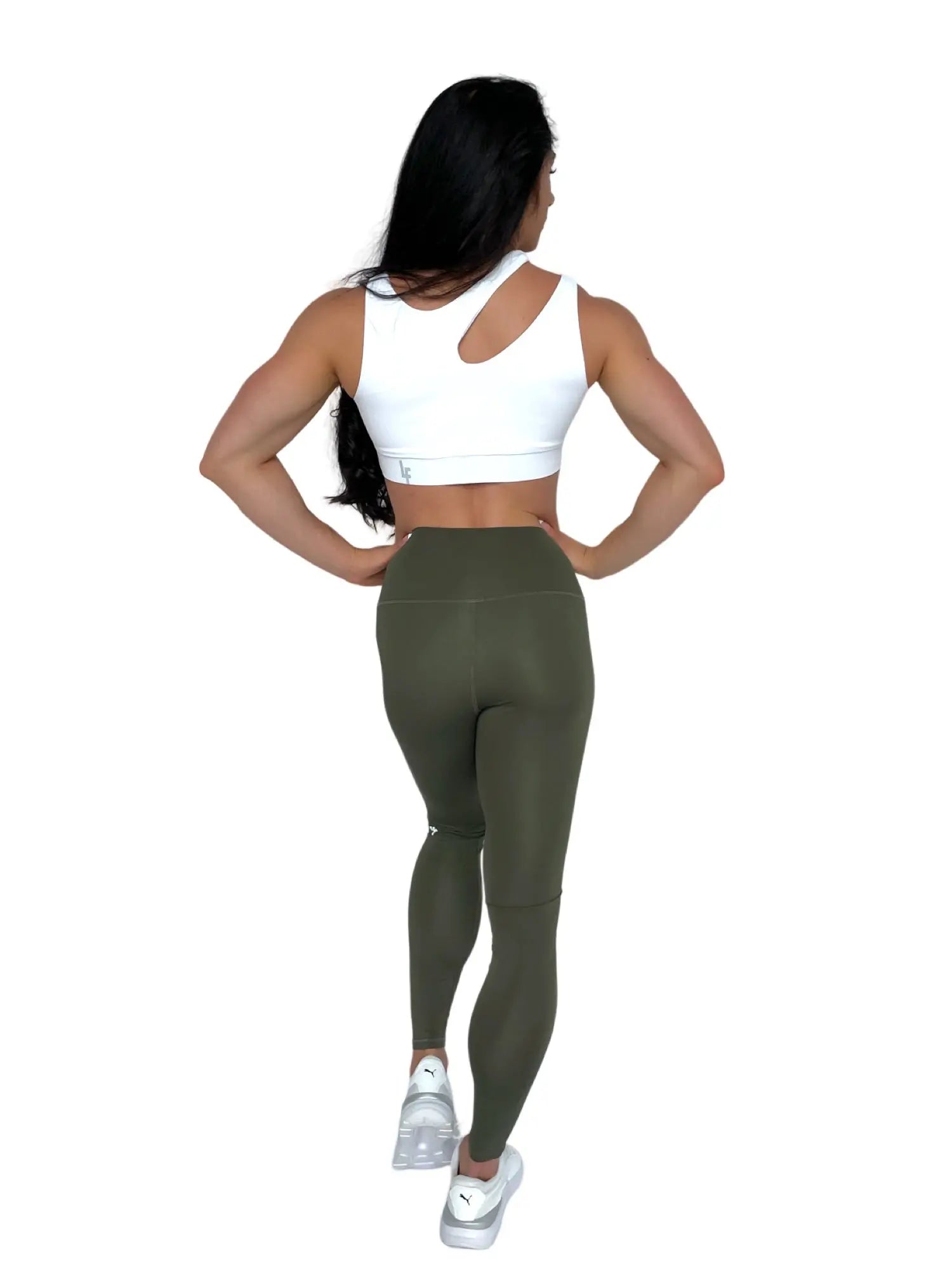 Mujer vistiendo los leggings compresivos de cintura alta Legging Myself de LUXFEEL en color  Verde Caqui / Verde Kaki, que ofrecen un efecto segunda piel.