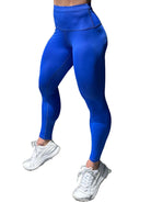 Mujer vistiendo los leggings compresivos de cintura alta Legging Myself de LUXFEEL en color Azul, que ofrecen un efecto segunda piel.