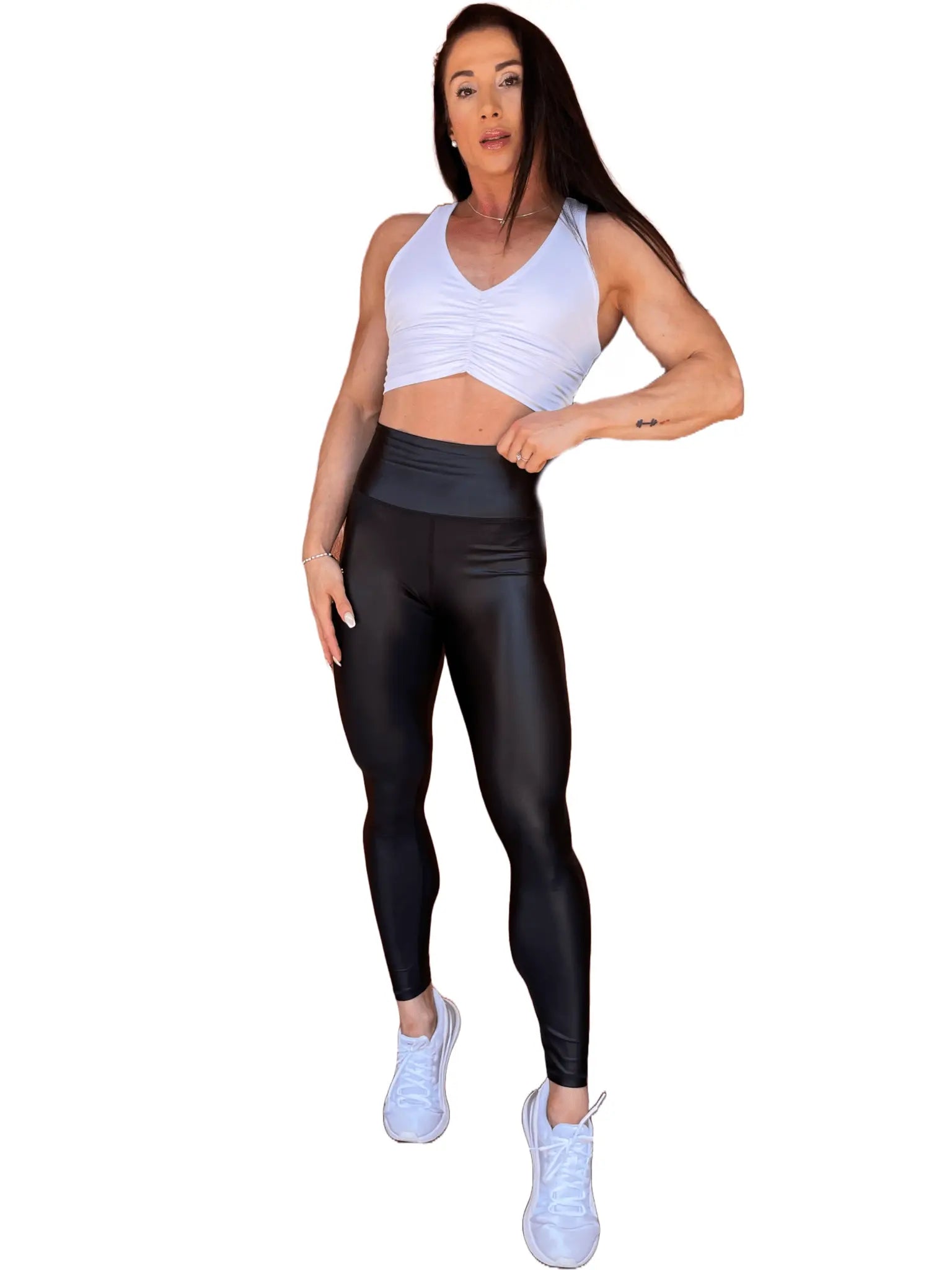 Mujer vistiendo los leggings brillantes de cintura alta Legging Pearl Shine de LUXFEEL en color Negro Brillante, con acabado efecto perla.